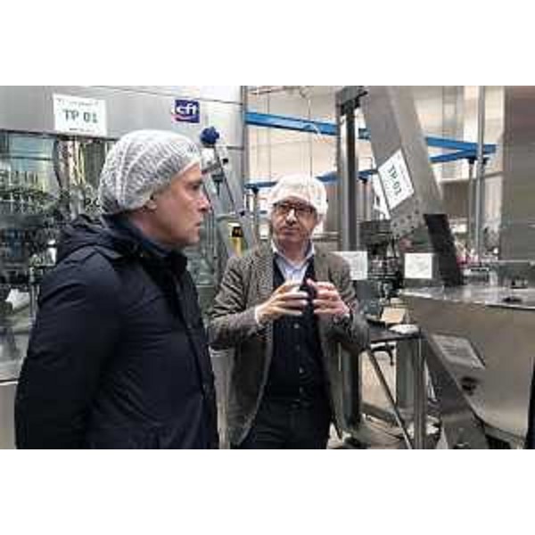 L'assessore regionale alle Attività produttive Sergio Emidio Bini con l'amministratore delegato dell'Acqua Dolomia Gilberto Zaina