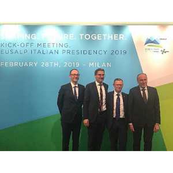 L'assessore regionale alle Risorse agroalimentari, forestali, ittiche, Stefano Zannier, con l’assessore del Veneto alla Programmazione, fondi UE, Turismo, Commercio estero Federico Caner, il presidente della Provincia Autonoma di Bolzano Arno Kompatscher e Mario Tonina vicepresidente e assessore all’Urbanistica, Ambiente e Cooperazione e della Provincia Autonoma di Trento.