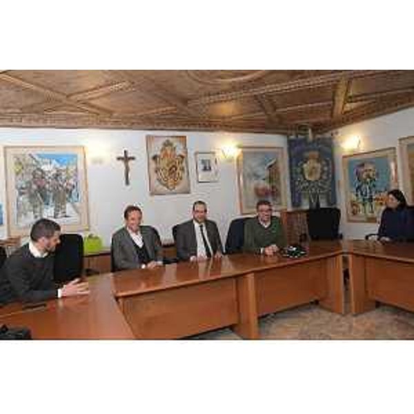 Il governatore Fedriga e l'assessore Roberti nel corso dell'incontro con il sindaco di Sappada Manuel Piller Hoffer e la Giunta comunale.