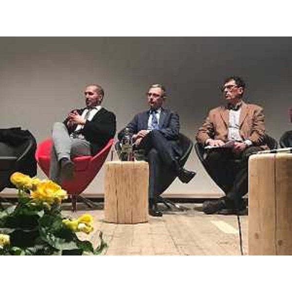 L'assessore regionale alle Risorse agroalimentari, forestali e ittiche, Stefano Zannier, alla tavola rotonda sul tema Il legno: una risorsa insostituibile - Gemona del Friuli, 6 marzo 2019