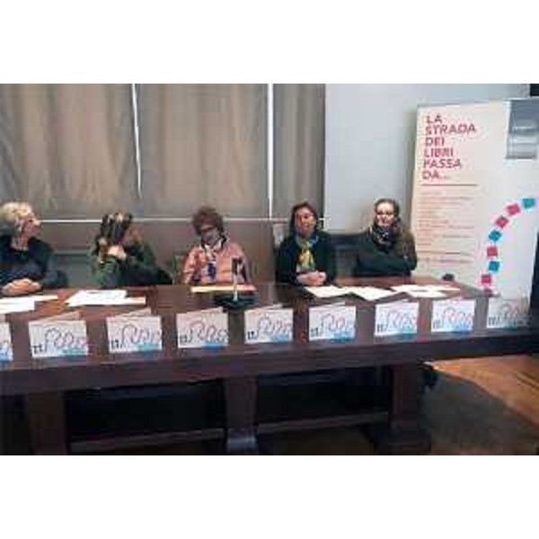 Una fase della conferenza stampa svoltasi a Pordenone per presentare il progetto dedicato alla lettura e rivolto ai giovani del Friuli Venezia Giulia