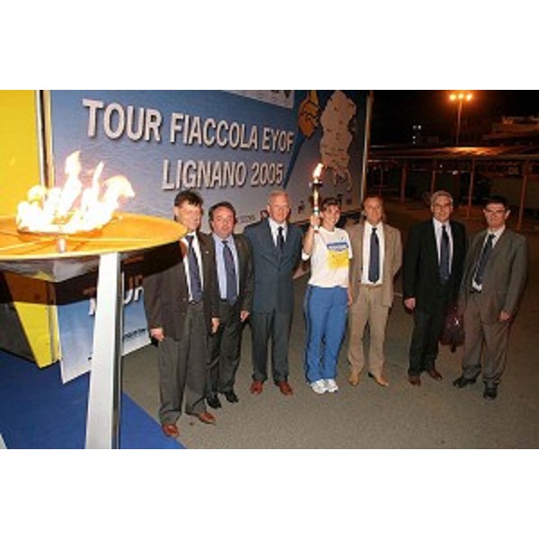 Piergiorgio Baldassini (segretario generale CONI Friuli Venezia Giulia), Elisabetta Marin (giavellottista del Cus Trieste), Silvano Delzotto (Sindaco di Lignano), Emilio Felluga (presidente del Comitato organizzatore di "Lignano 2005"), Giovanni Iermano (Assessore comunale allo Sport di Lignano), Ernesto Zanetti (Direttore Sportivo) e Giuliano Gemo (Vicepresidente CONI Friuli Venezia Giulia) (Atene, 13/06/05)