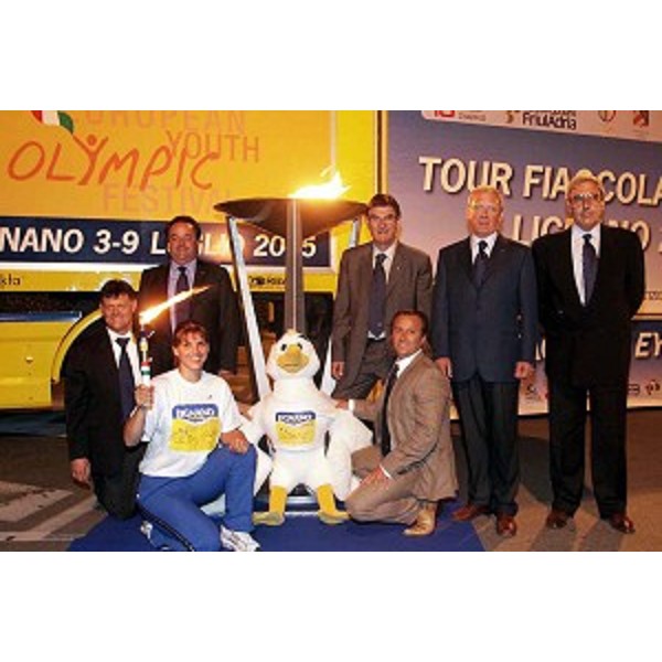 Piergiorgio Baldassini (segretario generale CONI Friuli Venezia Giulia), Elisabetta Marin (giavellottista del Cus Trieste), Silvano Delzotto (Sindaco di Lignano), Emilio Felluga (presidente del Comitato organizzatore di "Lignano 2005"), Giovanni Iermano (Assessore comunale allo Sport di Lignano), Ernesto Zanetti (Direttore Sportivo) e Giuliano Gemo (Vicepresidente CONI Friuli Venezia Giulia) (Atene, 13/06/05)