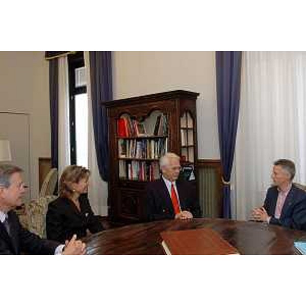 Riccardo Illy (Presidente Regione Friuli Venezia Giulia) incontra Bruno Spinner (Ambasciatore svizzero a Roma) e Paola Vogrich (console onorario di Svizzera a Trieste) (Trieste, 13/06/05)