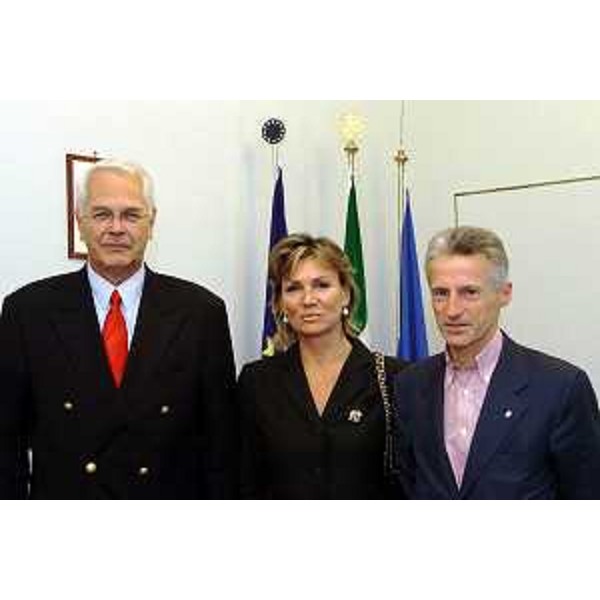 Riccardo Illy (Presidente Regione Friuli Venezia Giulia) incontra Bruno Spinner (Ambasciatore svizzero a Roma) e Paola Vogrich (console onorario di Svizzera a Trieste) (Trieste, 13/06/05)