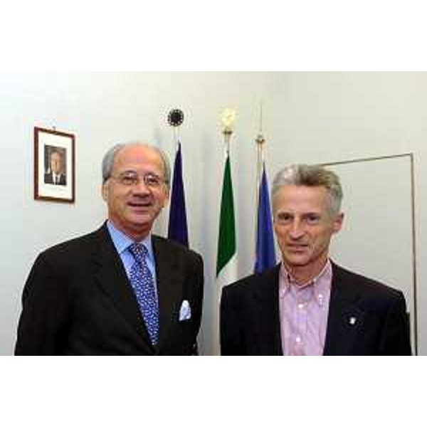 Riccardo Illy (Presidente Regione Friuli Venezia Giulia) riceve Gianfranco Giorgolo (Ambasciatore italiano ad Amman) (Trieste, 08/06/05)