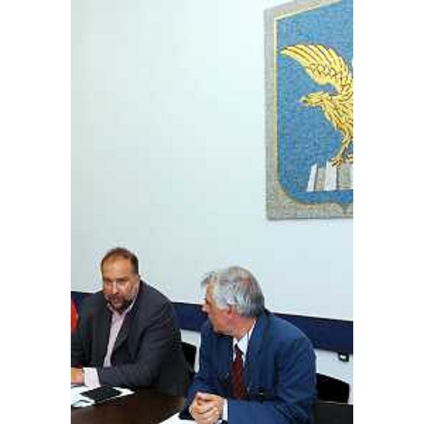 Roberto Cosolini (Assessore regionale al lavoro, formazione, università e ricerca) con Sergio Fantoni (Direttore della SISSA) alla conferenza stampa di presentazione della prima edizione della Fiera Internazionale dell'Editoria Sciantifica