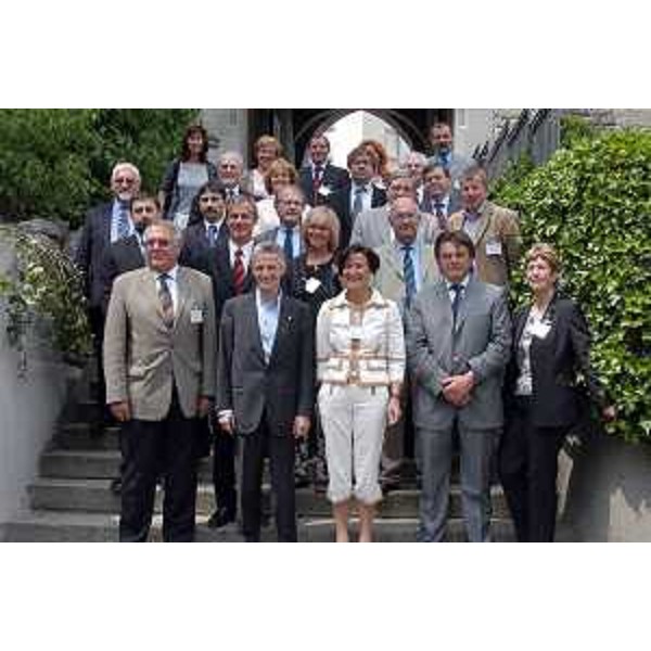 Riccardo Illy (Presidente Regione Friuli Venezia Giulia) in foto di gruppo (San Gallo, 01/06/05)