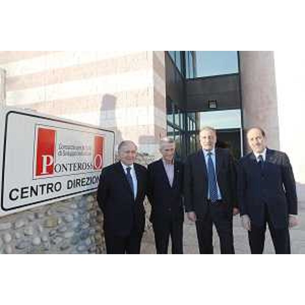 Riccardo Illy (Presidente Regione Friuli Venezia Giulia) in visita al Consorzio della Zona Industriale Ponterosso a San Vito al Tagliamento, con il Presidente del Consorzio, Roberto Campaner, il consigliere regionale Daniele Gerolin e il sindaco di San Vito, Gino Gregoris. (San Vito al Tagliamento 16/11/07)
