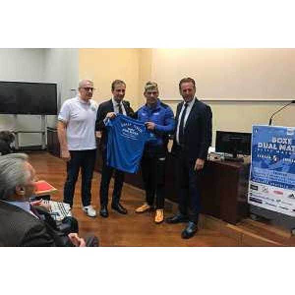 Il governatore del Friuli Venezia Giulia, Massimiliano Fedriga, e l'assessore regionale all'Ambiente ed energia, Fabio Scoccimarro, alla presentazione del Dual match Italia-India di Boxe olimpica-Elite maschile
