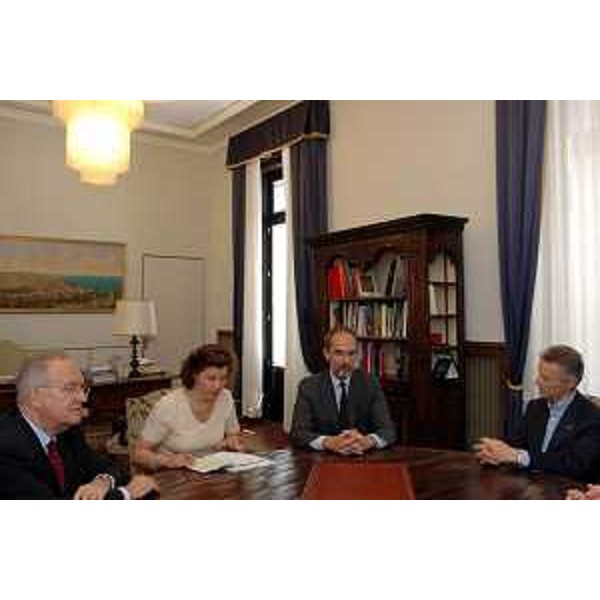 Riccardo Illy (Presidente Regione Friuli Venezia Giulia) incontra Alfons M. Kloss (Ambasciatore d'Austria in Italia) accompagnato da Eva Maria Ziegler (Console generale a Milano) e Franco Gropaiz (Console onorario a Trieste) (Trieste, 30/05/05)