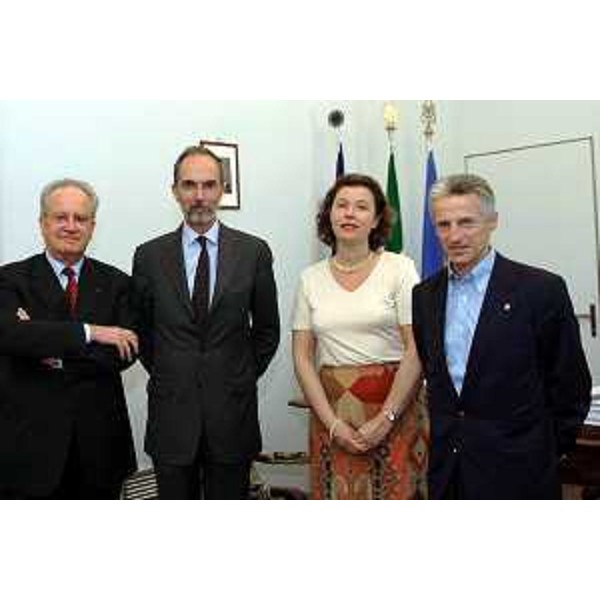 Riccardo Illy (Presidente Regione Friuli Venezia Giulia) incontra Alfons M. Kloss (Ambasciatore d'Austria in Italia) accompagnato da Eva Maria Ziegler (Console generale a Milano) e Franco Gropaiz (Console onorario a Trieste) (Trieste, 30/05/05)