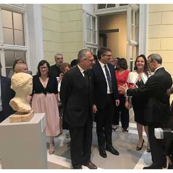 L'assessore regionale alle Autonomie locali e corregionali all'estero, Pierpaolo Roberti, all'inaugurazione a Lubiana della mostra "Roma aeterna" con il presidente del Consiglio regionale, Piero Mauro Zanin