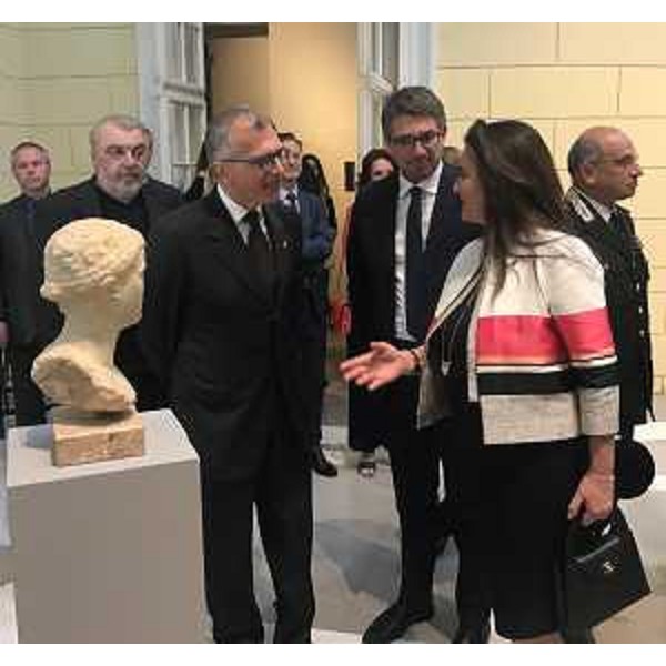 L'assessore regionale alle Autonomie locali e corregionali all'estero, Pierpaolo Roberti, all'inaugurazione a Lubiana della mostra "Roma aeterna" con il presidente del Consiglio regionale, Piero Mauro Zanin