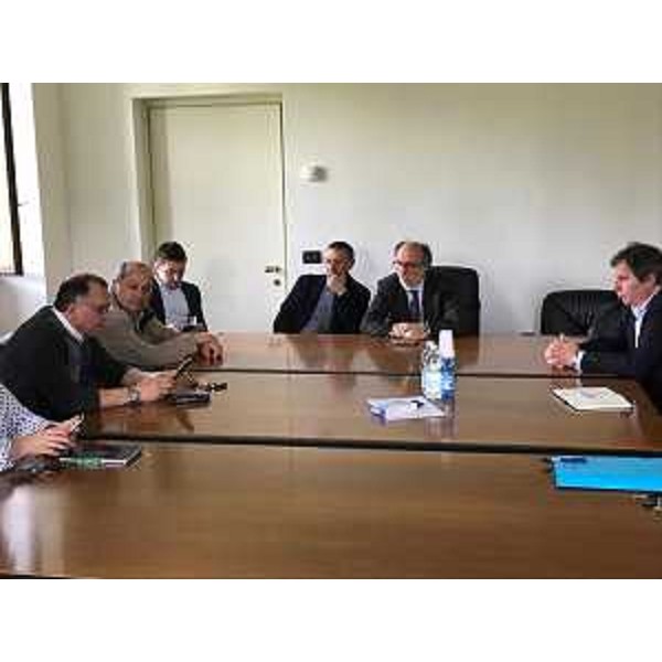 Il vicegovernatore con delega alla Salute, Riccardo Riccardi, con i sindaci dell'ambito socio-assistenziale di Tarcento, a villa Pontoni