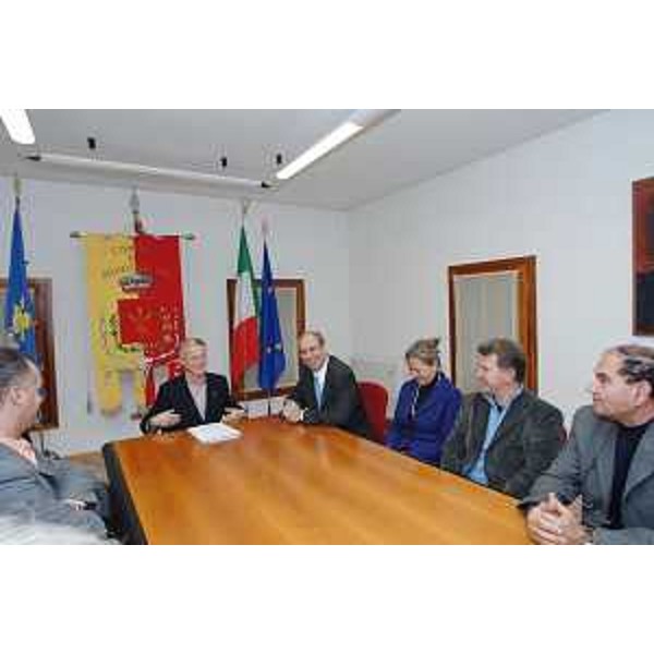 Riccardo Illy (Presidente Regione Friuli Venezia Giulia) in visita a Pravisdomini incontra il Sindaco Maurizio Siagri e la Giunta comunale. (Pravisdomini 16/11/07)
