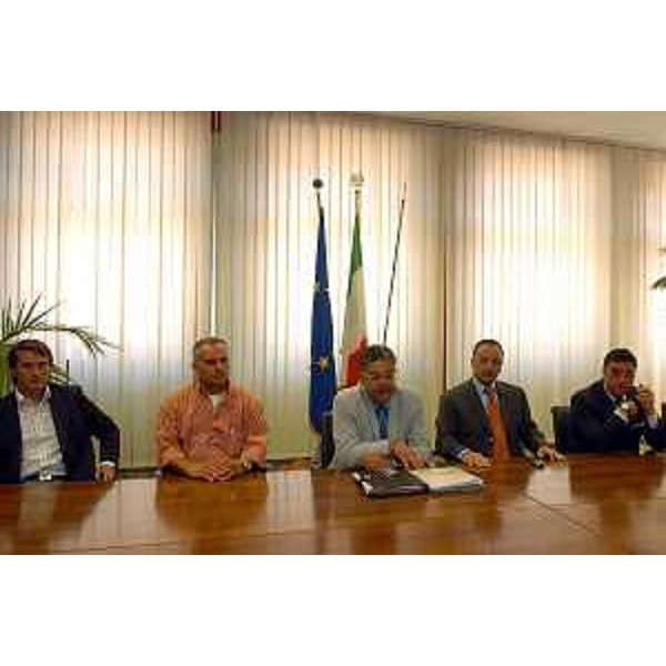 Roberto Antonaz (Assessore Regionale all'istruzione, cultura, sport e pace) alla conferenza stampa con i dirigenti di Udinese e Triestina (Udine, 27/05/05)