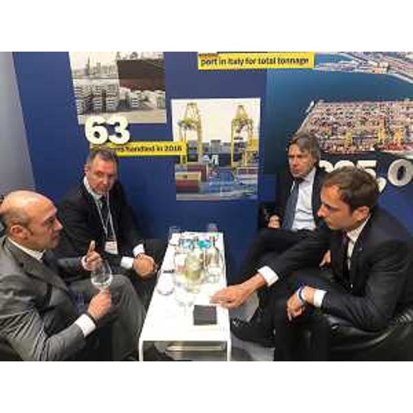 Il governatore della Regione FVG Massimiliano Fedriga e gli assessori regionali Sergio Emidio Bini e Graziano Pizzimenti con il console generale d'Italia a Monaco, Enrico De Agostini.