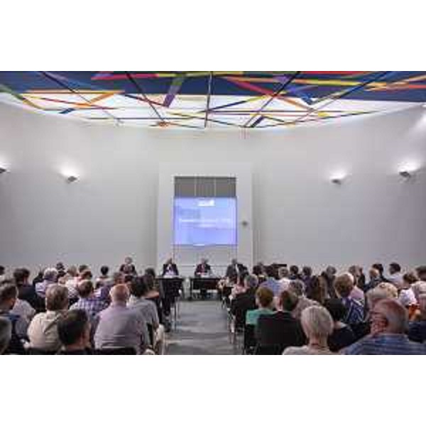 Il vicegovernatore della Regione FVG, Riccardo Riccardi, interviene all'Assemblea alla Fantoni di Osoppo