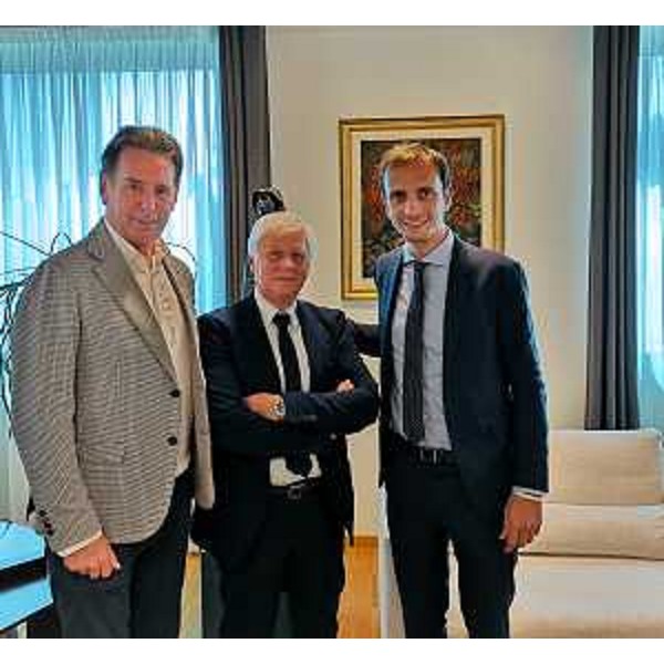 Il governatore della Regione FVG, Massimiliano Fedriga e l'assessore regionale all'Ambiente, Fabio Scoccimarro, con Stellio Vatta