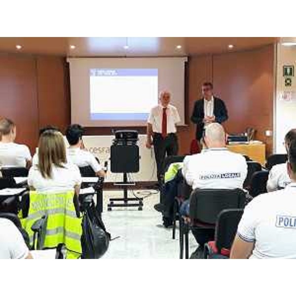 L'assessore regionale alla Sicurezza, Pierpaolo Roberti, apre a Paluzza il corso di formazione per agenti della Polizia locale, appena entrati in servizio
