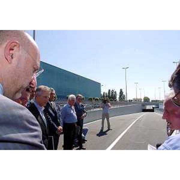 Riccardo Illy (Presidente Regione Friuli Venezia Giulia) ed Enrico Bertossi (Assessore Regionale alle attività produttive) all'inaugurazione del sottopasso ferroviario di Cargnacco (Cargnacco, 27/05/05)