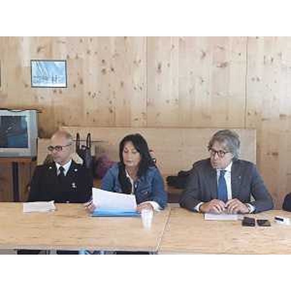 L'assessore regionale Sergio Emidio Bini e il sindaco di Monfalcone Anna Maria Cisint all'incontro dedicato alla situazione del canale Est Ovest