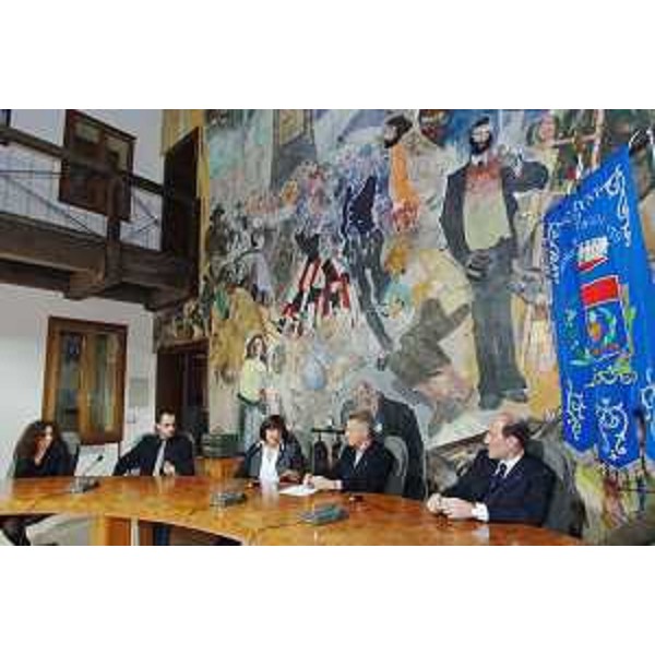 Riccardo Illy (Presidente Regione Friuli Venezia Giulia) in visita a Morsano al Tagliamento, accompagnato dal consigliere regionale Daniele Gerolin, con il Sindaco Roberta Zanet e la Giunta comunale. (Morsano al Tagliamento 17/11/07)