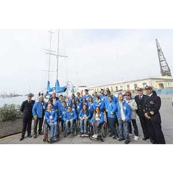 L'assessore regionale alla Cultura e sport Tiziana Gibelli durante l'incontro con gli atleti paralimpici dell'Associazione sportiva dilettantistica Fai Sport di Pasian di Prato (Udine) e i loro famigliari e accompagnatori nella visita alla Capitaneria di porto di Trieste
