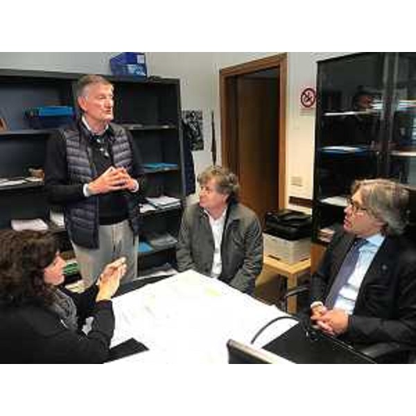 L'assessore alle Attività produttive del Fvg, Sergio Emidio Bini, in visita all'area industriale dell'Aussa Corno. 