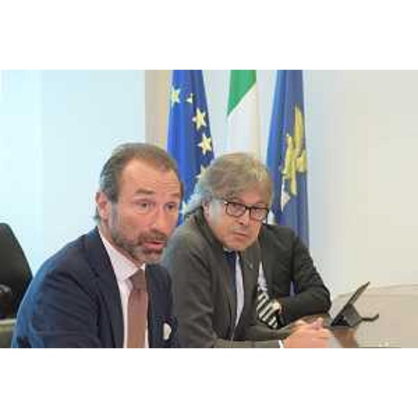 L'assessore al Turismo del Friuli Venezia Giulia, Sergio Emidio Bini, con il direttore generale di Promoturismo Fvg, Lucio Gomiero alla presentazione dei dati della stagione estiva 2019.