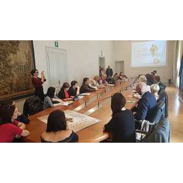 Il tavolo della conferenza stampa di presentazione dell'opera Le nozze di Leonardo