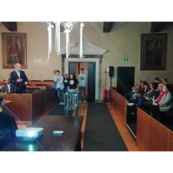 Il vicegovernatore del Friuli Venezia Giulia con delega alla Protezione civile, Riccardo Riccardi, al convegno 'Territorio e sismicità: studenti al lavoro per mitigare il rischio sismico', organizzato a Gemona del Friuli dall'amministrazione comunale in collaborazione con l'Isis Magrini Marchetti