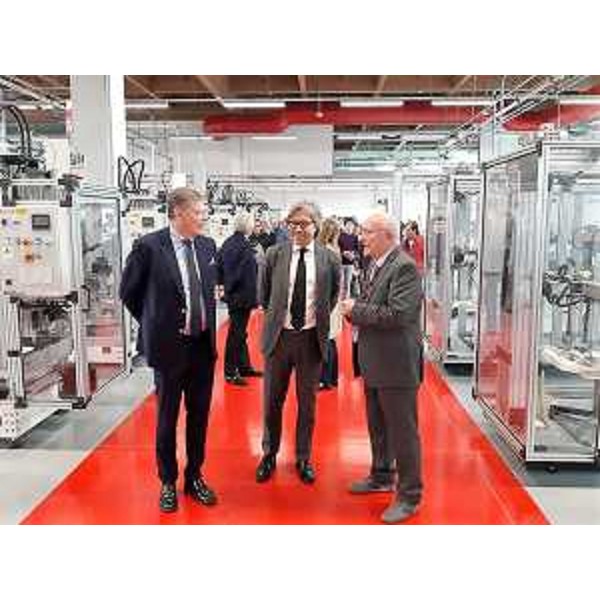 L'assessore regionale alle Attività produttive Sergio Emidio Bini in visita al Laboratorio mobili del Catas