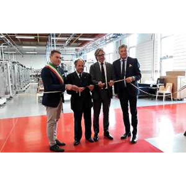 L'assessore regionale alle Attività produttive Sergio Emidio Bini all'inaugurazione del Laboratorio mobili di Catas a San Giovanni al Natisone con il presidente Bernardino Ceccarelli, il presidente della Cciaa Pordenone-Udine Giovanni Da Pozzo e il sindaco Carlo Pali