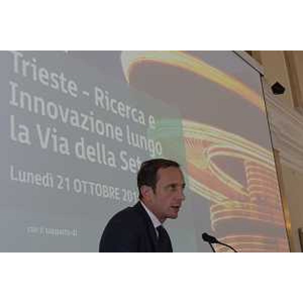 Il governatore del Friuli Venezia Giulia, Massimiliano Fedriga, interviene al convegno 'Trieste. Ricerca e innovazione lungo la via della seta", tenutosi al Mib Trieste School of Management