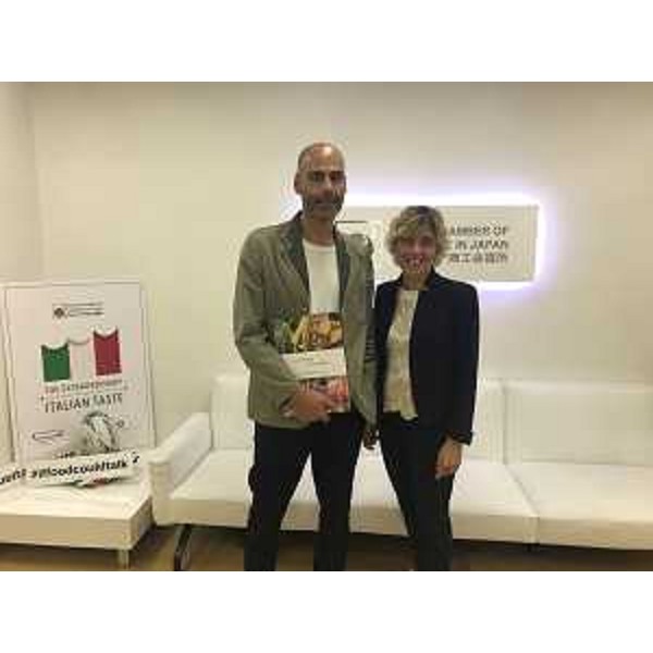  L'assessore Fvg alle Finanze Barbara Zilli con Davide Fantoni, segretario generale della Camera di commercio italo-giapponese a Tokyo