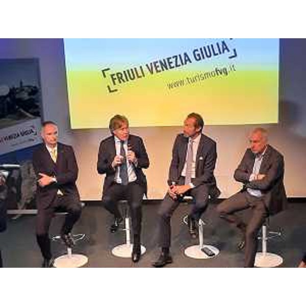 La presentazione delle linee guida del piano strategico Montagna con l'assessore al Turismo del Friuli Venezia Giulia, Sergio Emidio Bini, e il direttore generale di Promoturismo Fvg, Lucio Gomiero.
