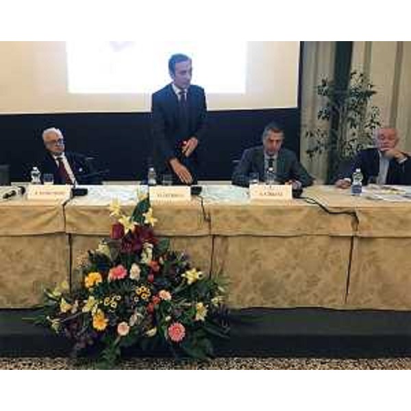 Il governatore del FVG, Massimiliano Fedriga, partecipa a Pordenone alla cerimonia di consegna degli attestati ai Maestri del Commercio che operano nel Friuli Occidentale