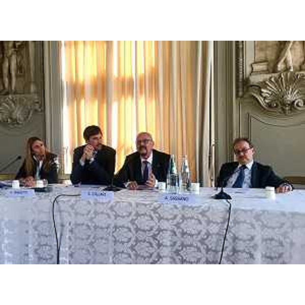 L'assessore ai Sistemi inormativi Fvg, Sebstiano Callari, durante la tavola rotonda moderata dal giornalista Federico Marietti, con Jasmin Battista, capo settore e-commerce, digital single market Dg Connect della Commissione Europea e Antonio Sassano, presidente della fondazione Bordon.