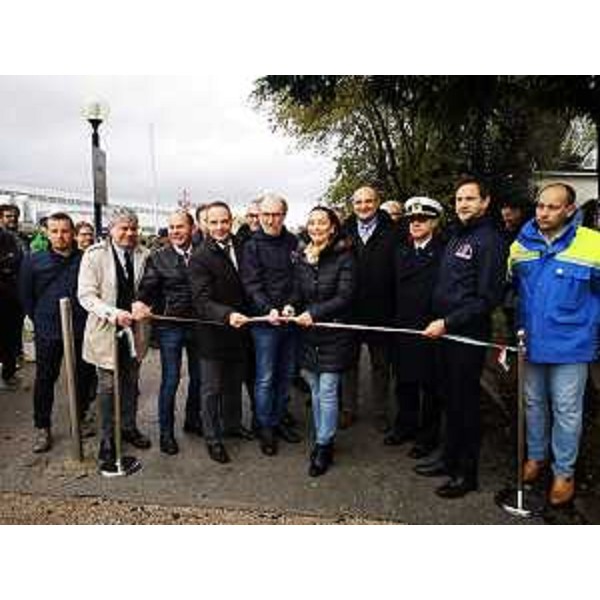 Il vicegovernatore del Friuli Venezia Giulia con delega alla Protezione civile Riccardo Riccardi e Anna Maria Cisint sindaco di Monfalcone, alla cerimonia di riapertura della banchina del canale Valentinis