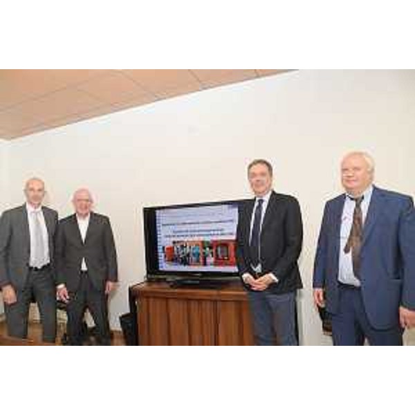 L'assessore regionale al Territorio Graziano Pizzimenti (secondo da destra)