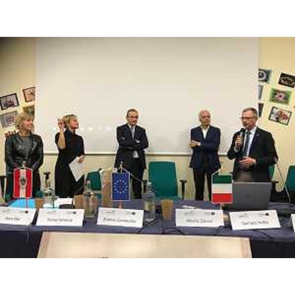 Gli assessori regionali alle Finanze, Barbara Zilli, e alle Risorse Agroalimentari e Montagna, Stefano Zannier, al convegno di chiusura del Progetto "TOP-Value: il valore aggiunto del Prodotto di montagna" Interreg V-A Italia-Austria 2014-2020, a Gemona del Friuli. 