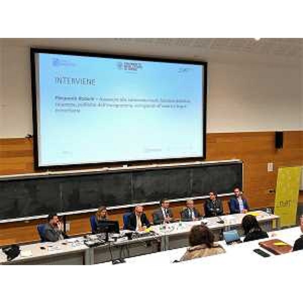 L'assessore regionale alle Autonomie locali, Pierpaolo Roberti, alla tavola rotonda al polo giuridico dell'Università di Udine 