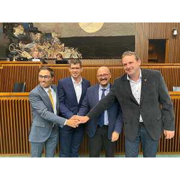  L’assessore regionale al Patrimonio, Sebastiano Callari, con l'assessore ad Agricoltura e Foreste del Land Carinzia, Martin Gruber, il sindaco del Comune di Feistritz an der Gail, Dieter Mörtl, e il vicepresidente del Consiglio regionale, Stefano Mazzolini. 
