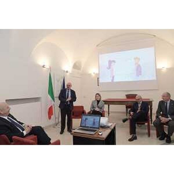 L'assessore regionale Sebastiano Callari alla presentazione del chatbot del Comune di Trieste