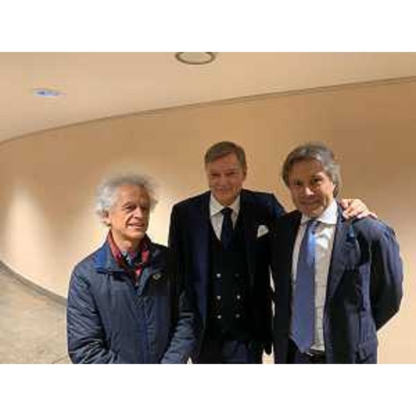 L'assessore alle Attività produttive del Friuli Venezia Giulia, Sergio Emidio Bini, alla cerimonia di Premiazione dell'economia e dello sviluppo del territorio al teatro Giovanni da Udine, con il giornalista Federico Rampini e il presidente della Camera di commercio di Pordenone - Udine, Giovanni Da Pozzo - Udine, 14 novembre 2019.