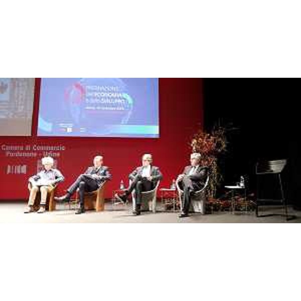 L'assessore alle Attività produttive del Friuli Venezia Giulia, Sergio Emidio Bini, alla cerimonia di Premiazione dell'economia e dello sviluppo del territorio al teatro Giovanni da Udine - Udine, 14 novembre 2019.