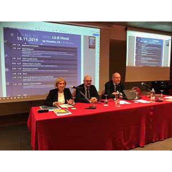 L'assessore regionale ai Sistemi informativi, Sebastiano Callari, con il presidente e amministratore delegato di Insiel, Diego Antonini e la responsabile della divisione Demand di Insiel, Alessandra Benvenuti, all'incontro dedicato alla digitalizzazione degli Enti locali.