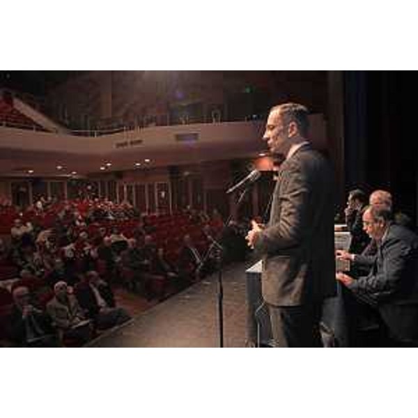 Il governatore Massimiliano Fedriga sul palco della VIII Conferenza regionale amianto Friuli Venezia Giulia al Teatro comunale di Monfalcone